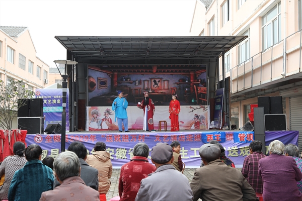 送戲進村走進西王鎮(zhèn)管壩村_副本.jpg