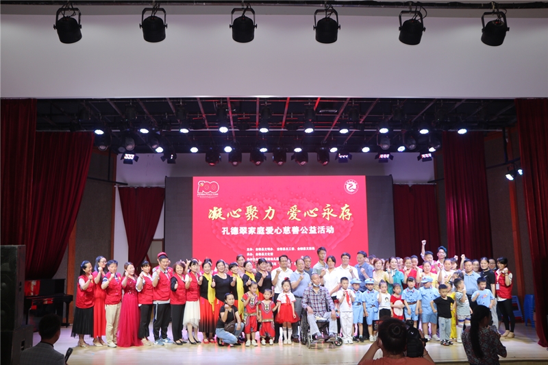 8全椒縣愛心企業(yè)、志愿服務(wù)組織、愛心人士伸出援助之手，讓困難家庭感受到社會(huì)的溫暖，增強(qiáng)度過艱辛難關(guān)的信心.jpg