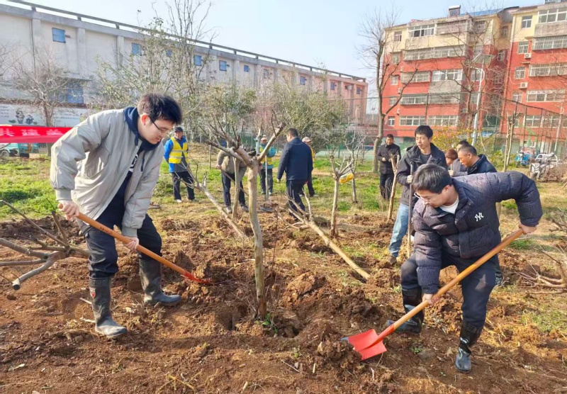 全椒縣二郎口鎮(zhèn)開(kāi)展植樹(shù)節(jié)義務(wù)植樹(shù)活動(dòng)